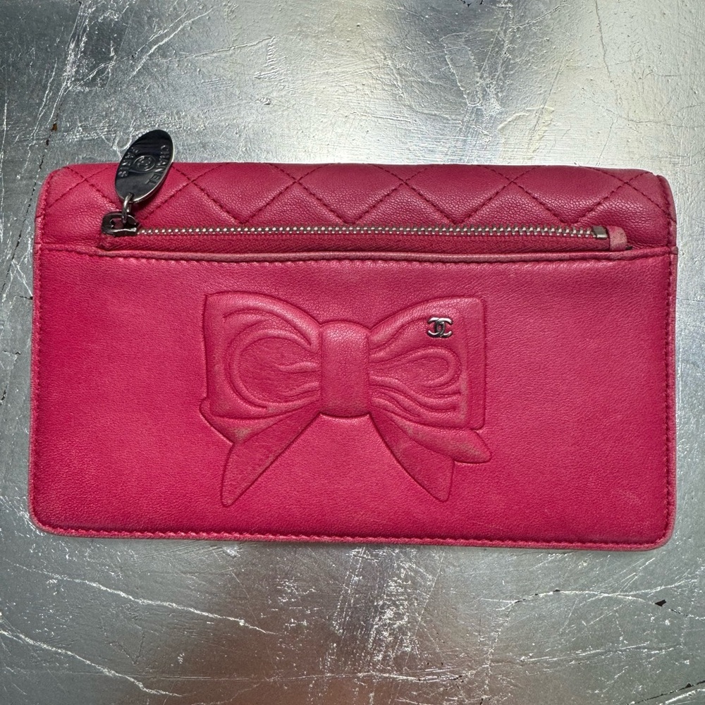 Vintage Chanel Bow pink wallet. Never used, color slightly faded due to storage